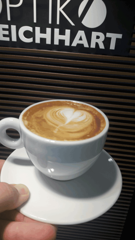 Den besten Cafe vom Barista in Ingolstadt gibt es bei Optik Schönauer (ehemals Optik Reichhart) in der Münchener Str. 93. Natürlich mit Latte Art.