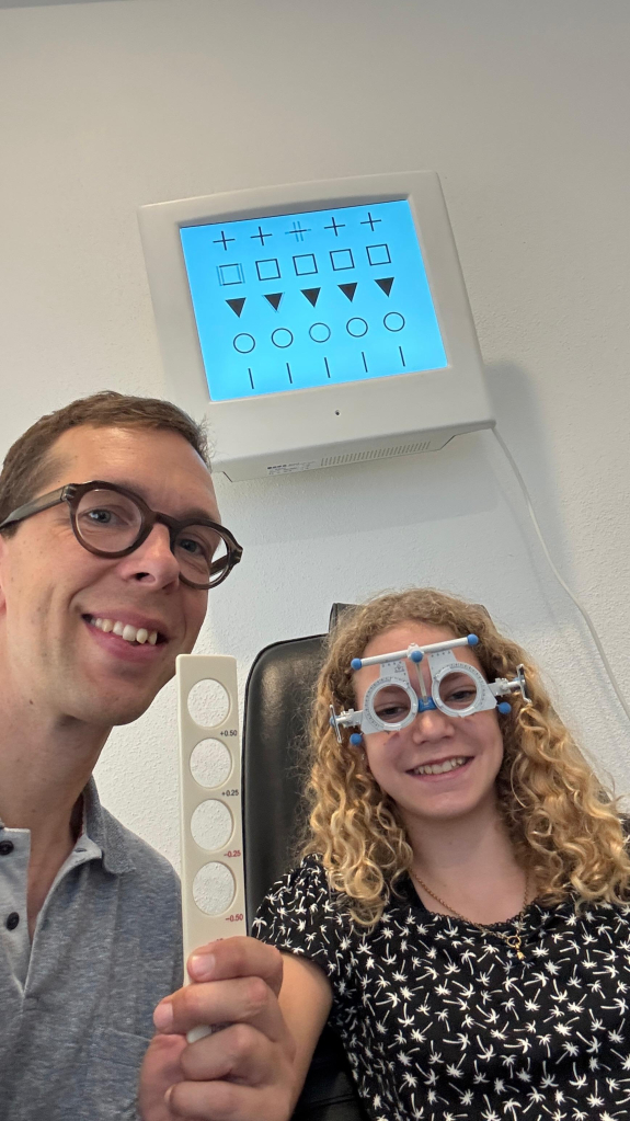 Optik Sch&ouml;nauer 1a Augenoptiker Kinderoptometrie, Sehtest bei Kindern