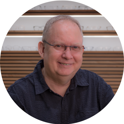 Fred K&ouml;gler Spezialist in der Augenoptiker Werstkstatt, Ausbilder f&uuml;r Augenoptiker, Profi bei Beratungen f&uuml;r Brillen und Gleitsichtbrillen. Arbeitet in Ingolstat beim Brillenstudio Sch&ouml;nauer.