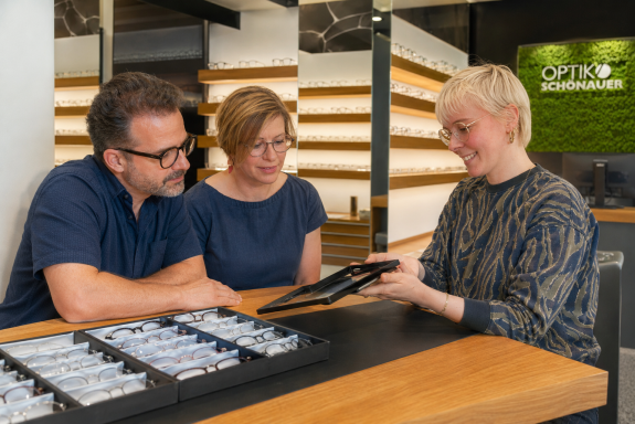 Optik Sch&ouml;nauer, der Spezialist f&uuml;r Gleitsichtbrillen ber&auml;t bei der Gleitsichtglasanpassung ganz Individuell in beiden Filialen in Ingolstadt. 1a Augenoptiker like.