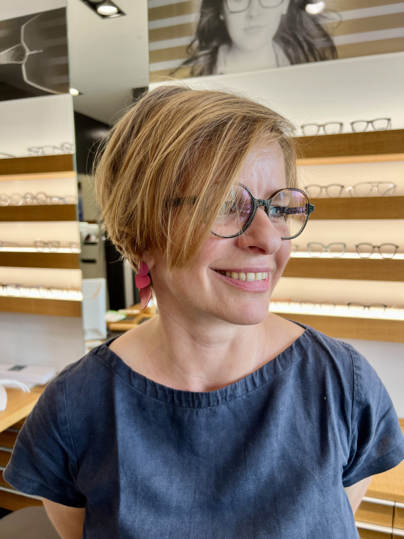 Zufrieden mit der neuen Brille. 1a Augenoptiker Optik Sch&ouml;nauer
