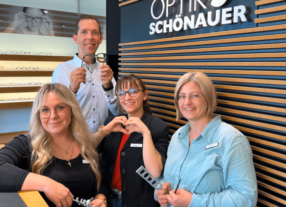 Uli Sch&ouml;nauer, Ulli Wagner, Julia Aberle und Melinda Kaltenberger sind teil des Optik Sch&ouml;nauer Teams in Ingolstadt. Die 1a Augenoptiker in Ingolstadt.