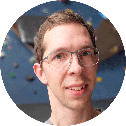 Uli Sch&ouml;nauer mit Boulderbrille beim Sport